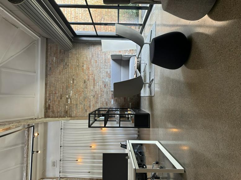 This is a photo of the office space available to rent on 317-319 High Street